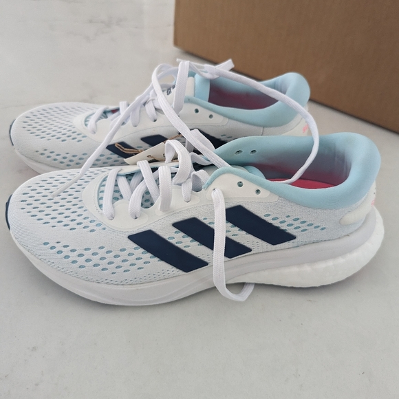 Girls Adidas Supernova sneakers size 5.5 - Picture 2 of 2